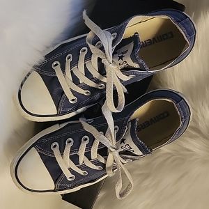 Converse Women Canvass Sneakers size 6.5
